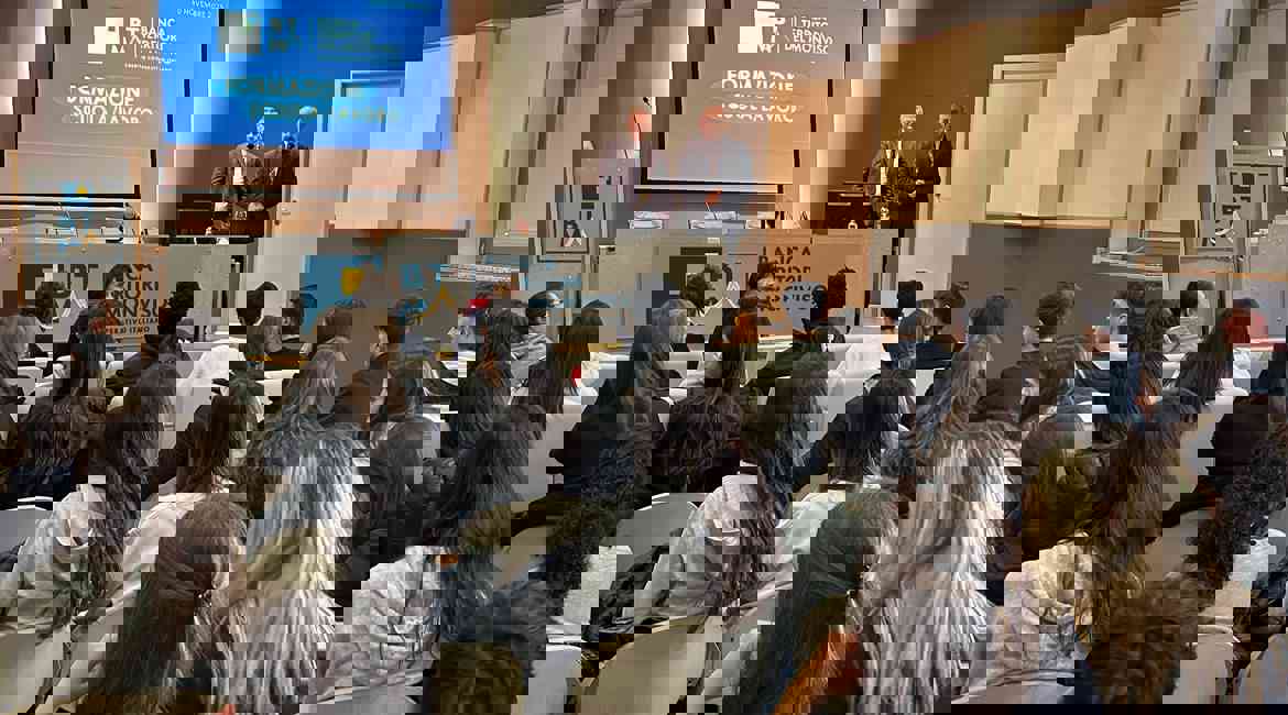 71Df4b99 F65f 46D9 B10c Efac935cb182