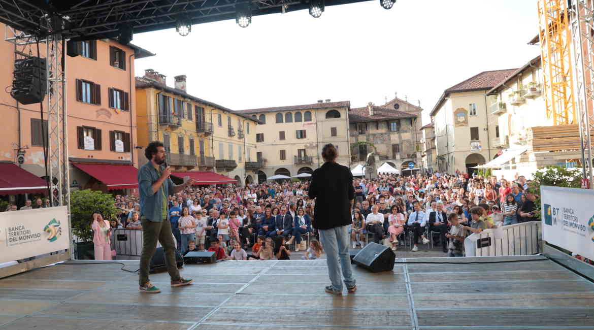 Pampers In Piazza Sant'agostino A Carmagnola 2025 4
