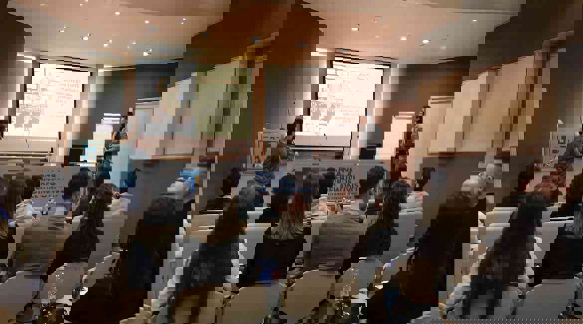 441B4cbf F9a5 47C1 8671 78D0964284bc